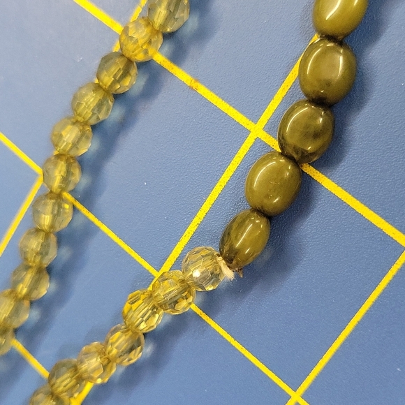 Green Beaded 32" Necklace - Picture 4 of 4